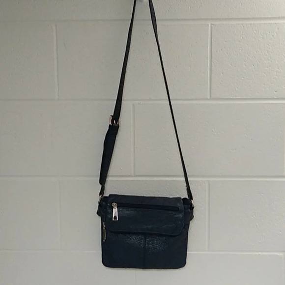 Liz Claiborne/Navy/Cross/body bag/5 Zipper Pocket/6 Open pockets/Silver hardware - Picture 15 of 15